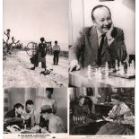 Foto. Schachspielszenen im Film. Konvolut von 11 schwarzweißen Aushangfotos, Pressefotos und