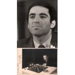 Foto. Kasparow, Garri. Schwarzweißes Foto mit einem Porträt von Garri Kasparow aus dem Jahr 1986.