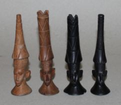 Afrika. Schachspiel mit großen Spielfiguren aus Holz. Die eine Partei ist dunkelbraun, die andere