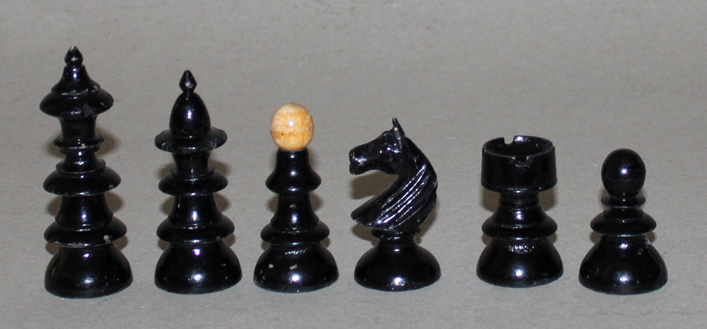 Europa. Tschechien. "Kaffeehaus" Schachspiel aus Holz. Eine Partei ist schwarz, die andere - Image 3 of 3