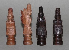 Asien. Indonesien - Java. Schachfiguren aus Rosenholz. Eine Partei ist dunkelbraun eingefärbt, die