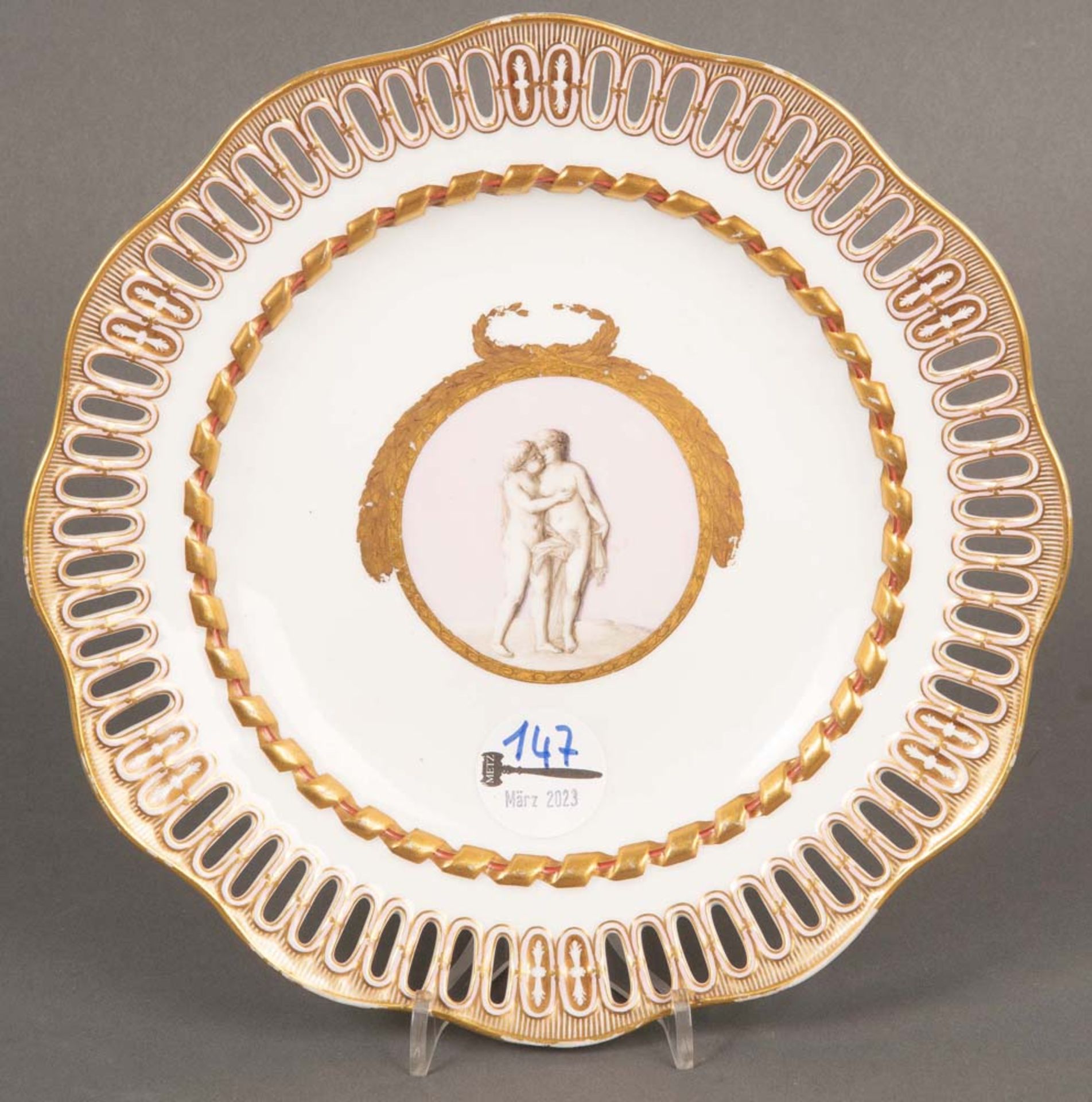 Durchbruchsteller. Meissen-Marcolini 1774-1814. Porzellan, reich gold gehöht, mit