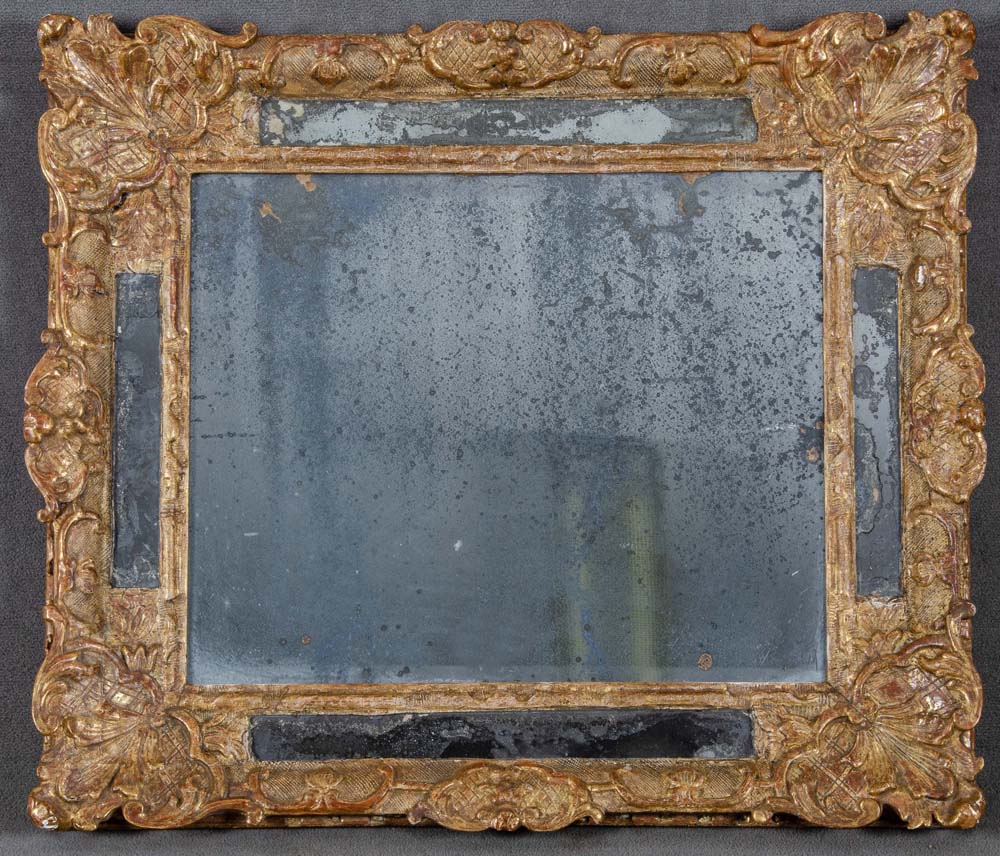 Kleiner Barock-Spiegel. Italien 18. Jh. Massivholz, geschnitzt mit Akanthus, Rocaillen und Blattwerk