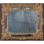 Kleiner Barock-Spiegel. Italien 18. Jh. Massivholz, geschnitzt mit Akanthus, Rocaillen und Blattwerk