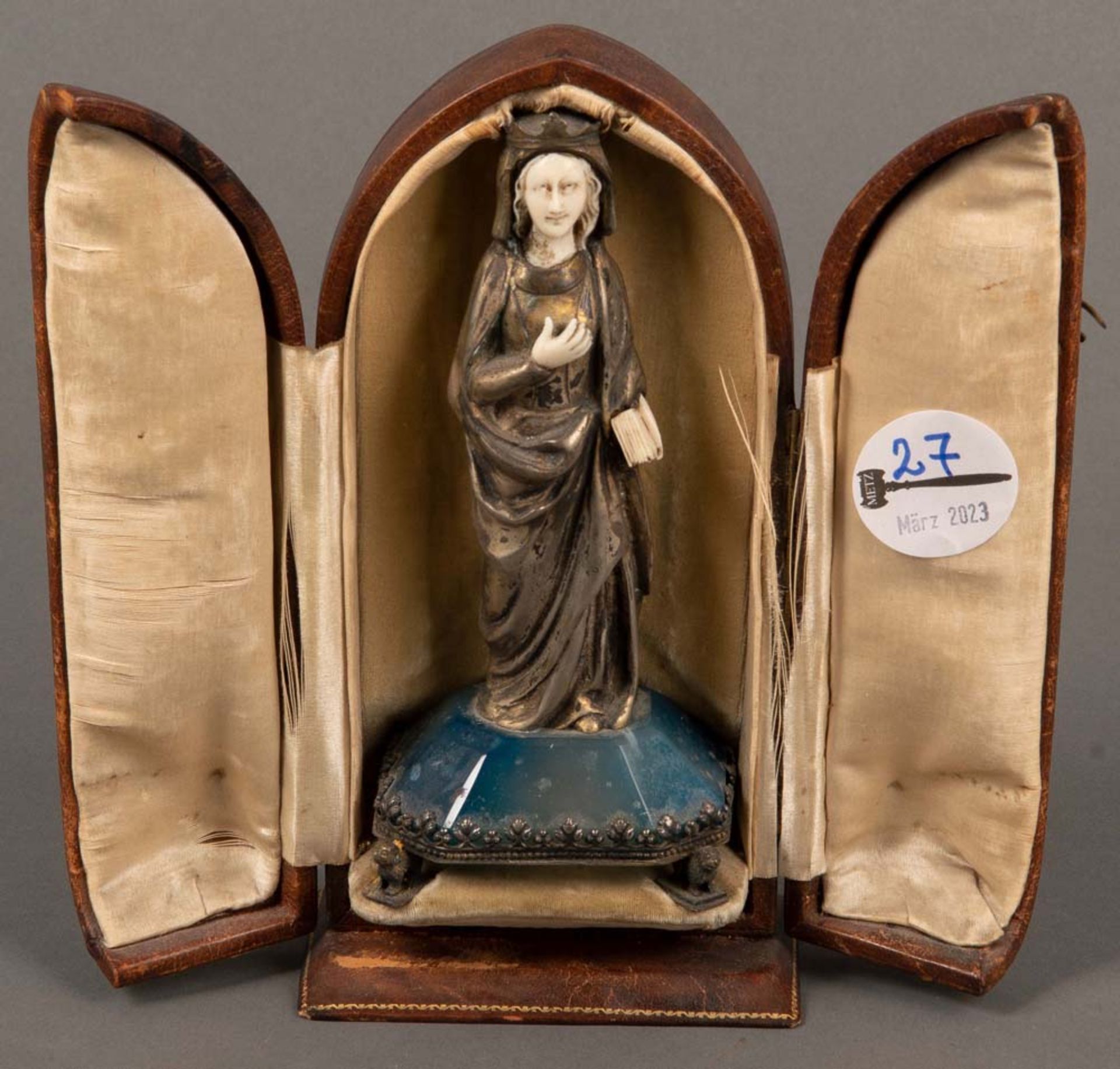 Stehende Madonna. Wohl Frankreich 19. Jh. Silber, auf Halbedelsteinsockel, in Original-Etui, H=16