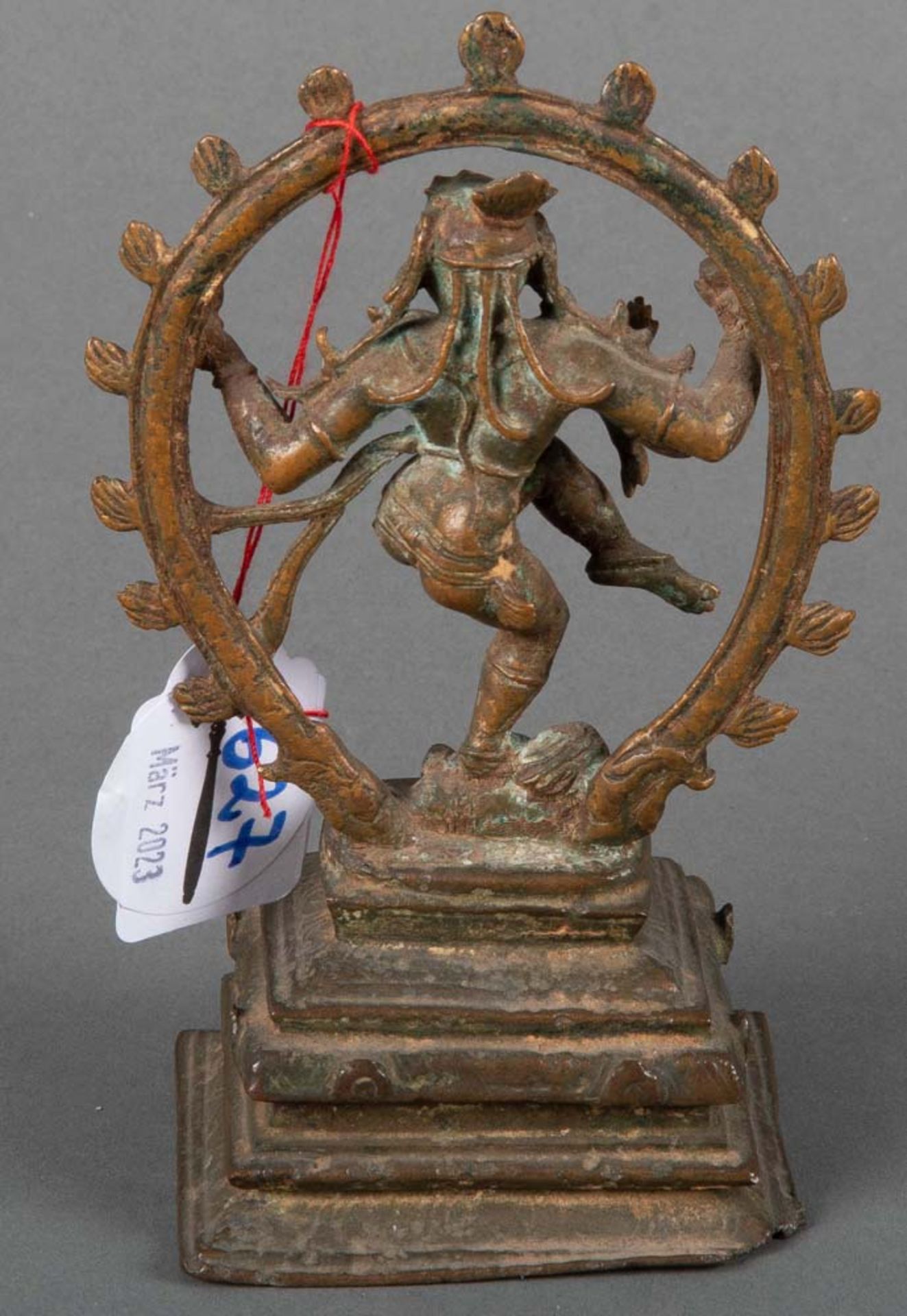 Tanzende Shiva. Asien. Bronze, H=15 cm. - Bild 2 aus 3