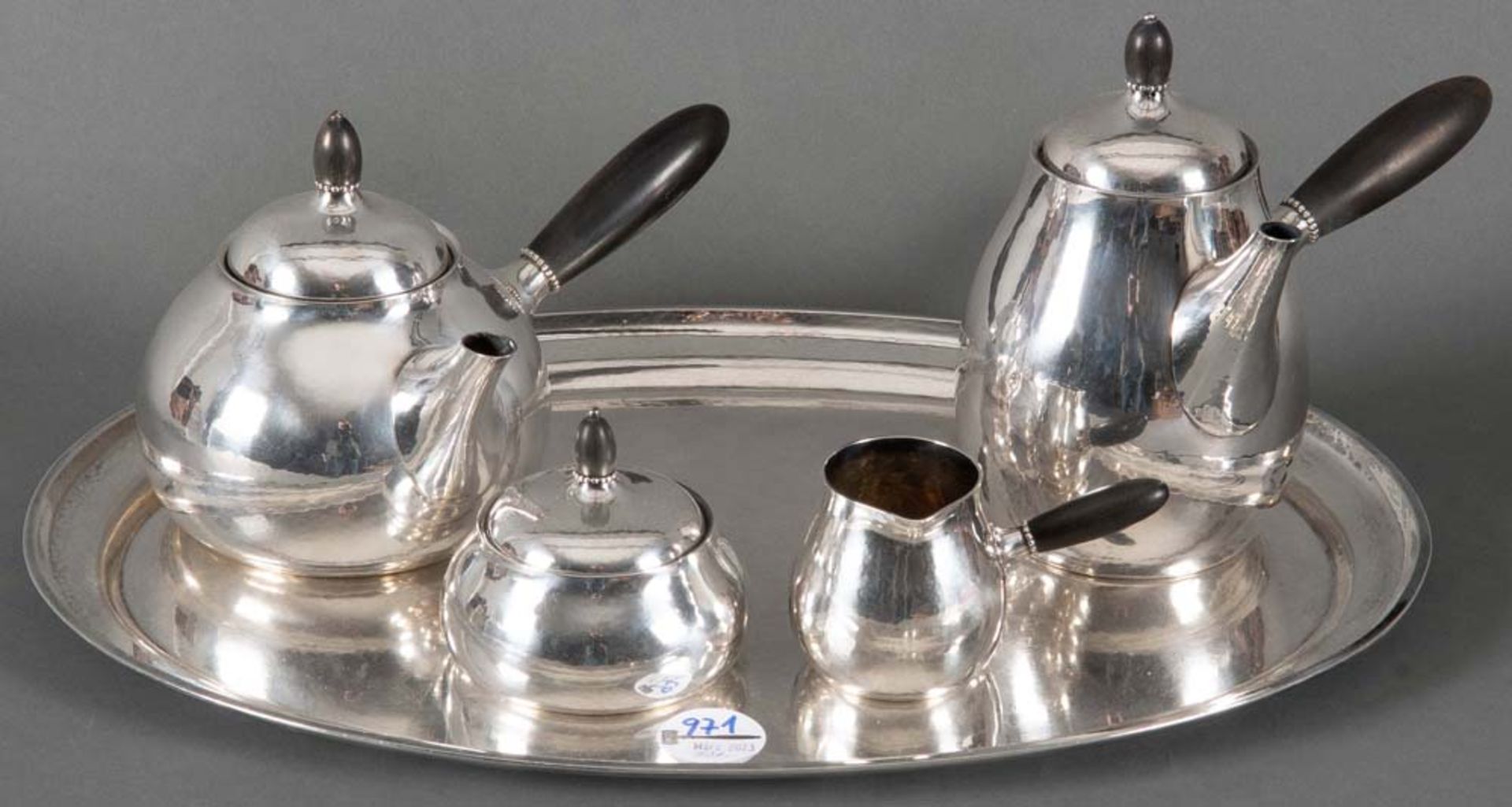 Fünftlgs. Chocolatièren-Service. Kopenhagen, Georg Jensen. 925er Sterlingsilber, ca. 2.327 g.