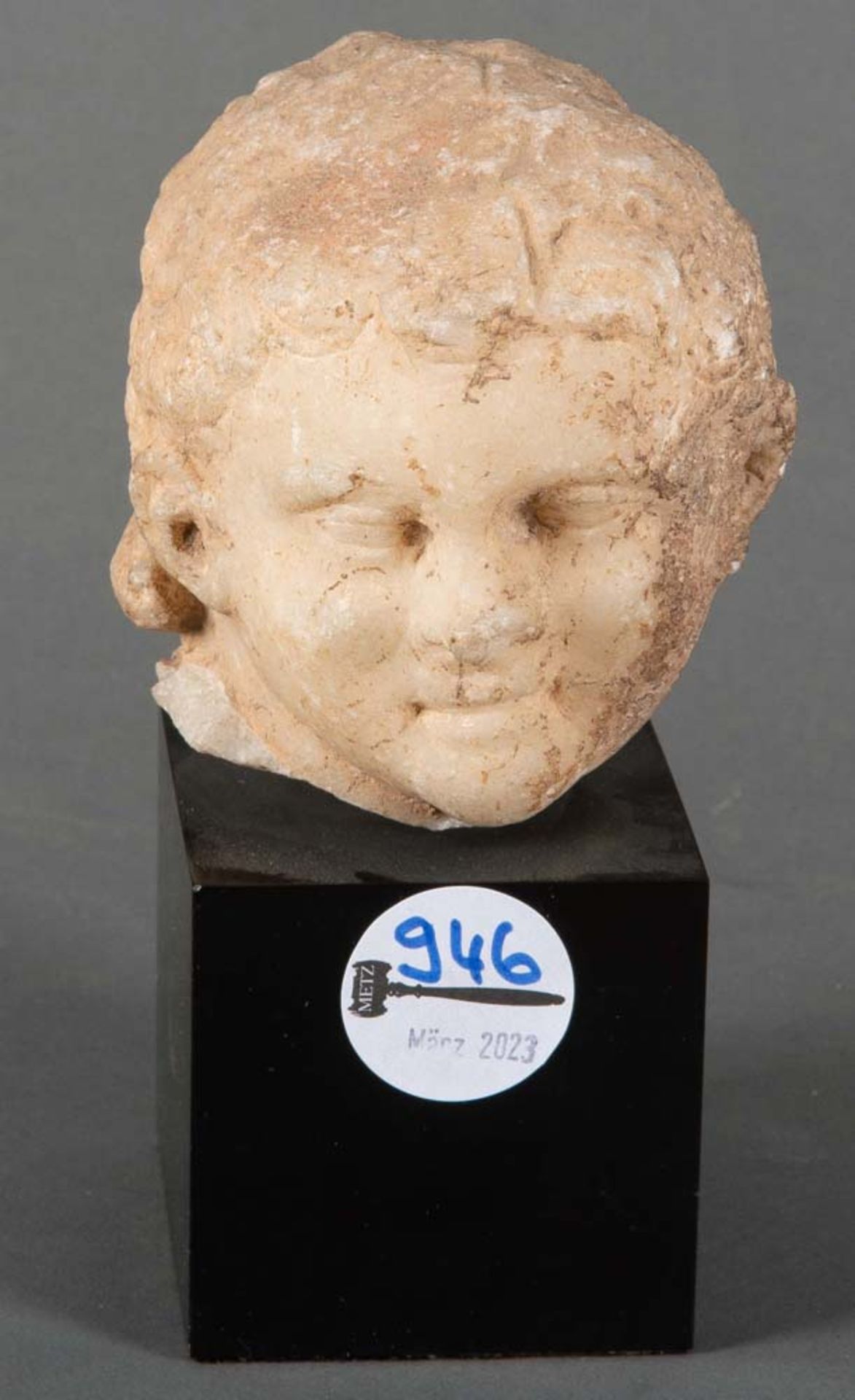 Kopf einer Göttin, wohl Hera. Wohl römisch 200 n. Chr. Wohl Alabaster, H=10 cm.(besch.)