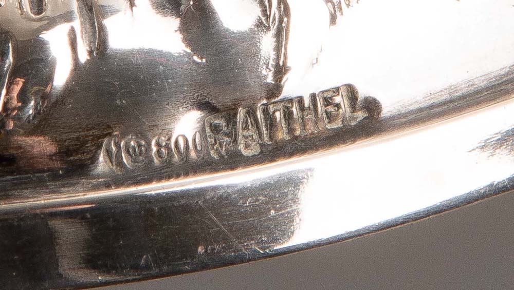 Schützenpokal. Deutsch dat. 1896. 800er Silber, ca. 254 g, Wandung reich reliefiert mit Wappen und - Image 2 of 2