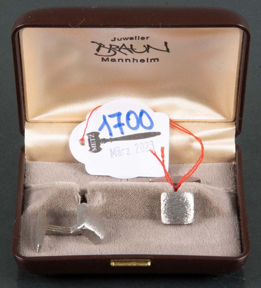 Paar Manschettenknöpfe. 18 ct Weißgold, ca. 20,4 g, in Original-Etui von Juwelier Braun Mannheim. >>