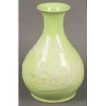 Vase. Asien. Porzellan, mit Reliefdekor, grün glasiert, am Boden Stempelmarke, H=28,5 cm.
