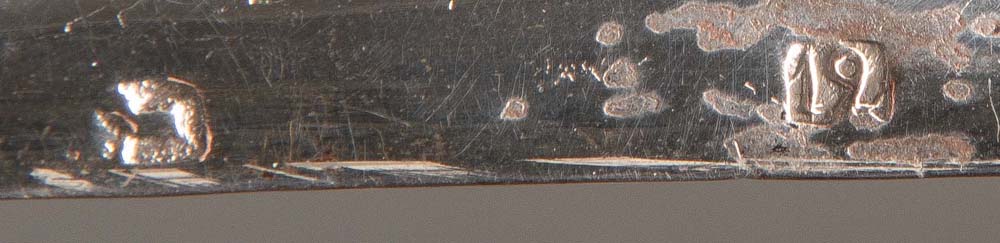 Paar Leuchter. Wohl Hirschberg, Schlesien 18./19. Jh. 12-lötiges Silber, ca. 528 g, seitlich - Image 2 of 2