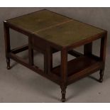 Patent-Bibliotheksleiter- bzw. Tisch. England um 1900. Massiv Mahagoni, mit Ledereinlagen auf der