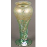 Jugendstil-Vase „Metallin“. Loetz Wwe., Klostermühle um 1900. Farbloses Glas, lüstrierend