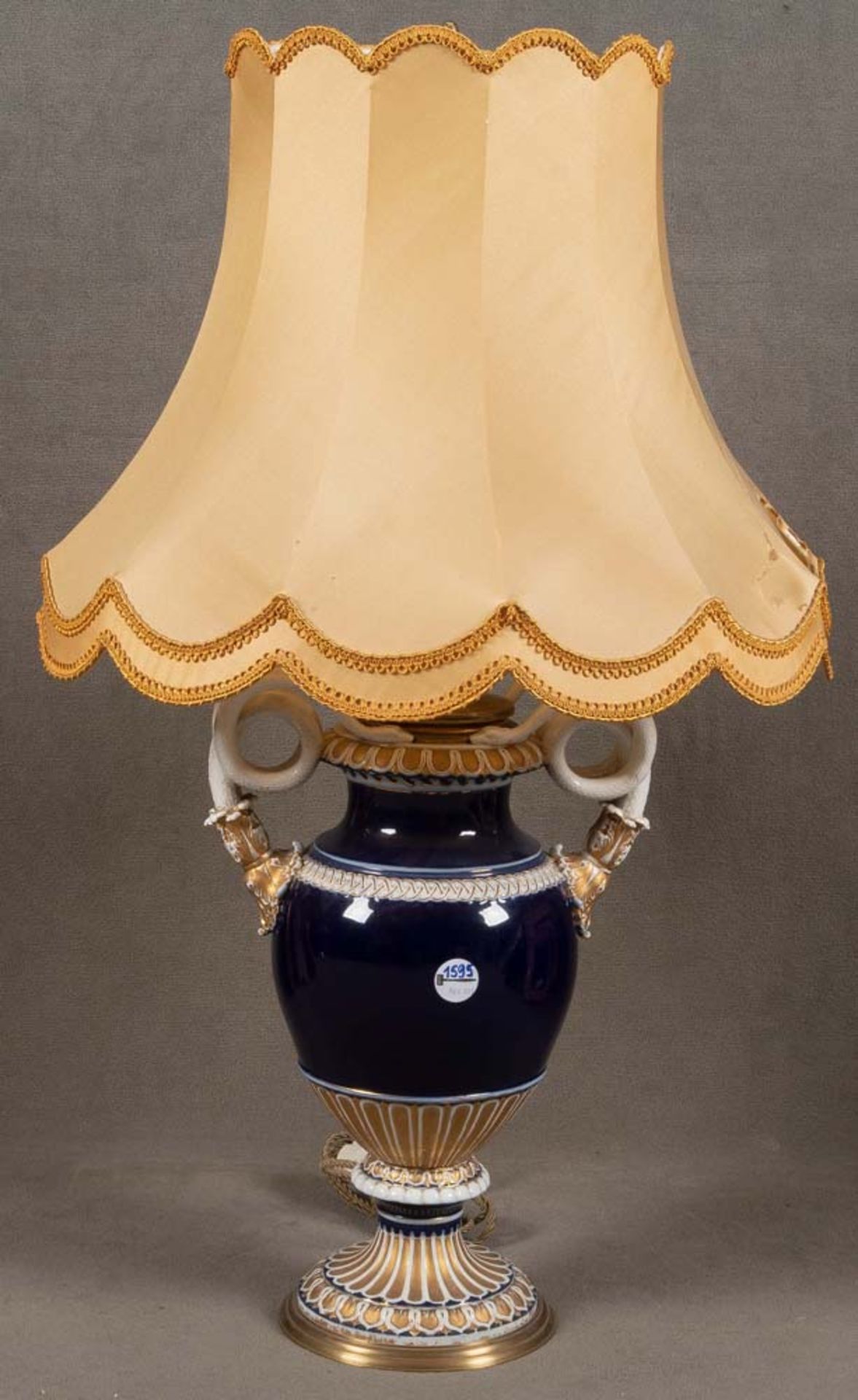 Schlangenhenkelvase als Tischlampe. Meissen 19. Jh. Porzellan, kobaltblauer Fond mit Goldrand, am