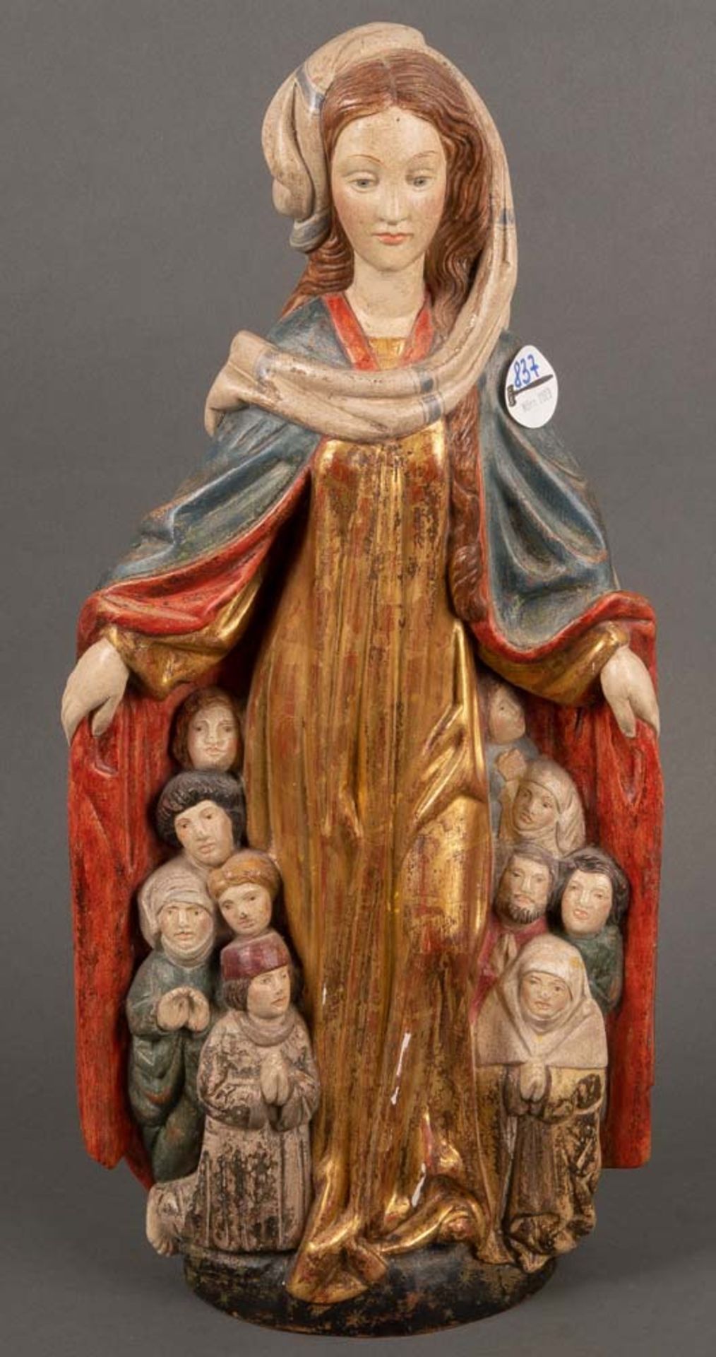 Schutzmantel-Madonna. Wohl Österreich 19. Jh. Lindenholz, vollrund geschnitzt, auf Kreidegrund