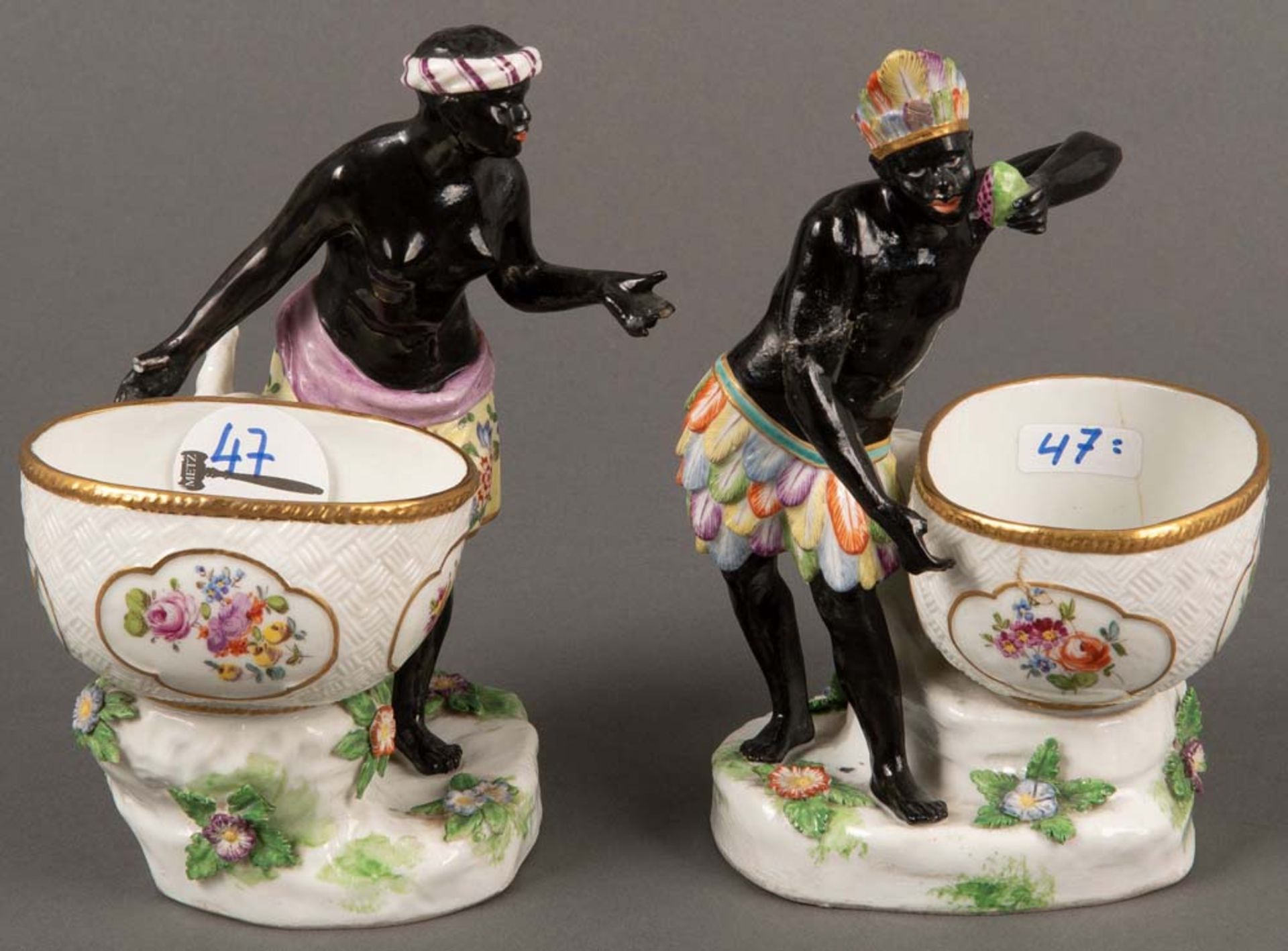 Paar Gewürzgefäße. Meissen 1750. Porzellan, bunt bemalt, ohne Marke. Modell von Johann Joachim