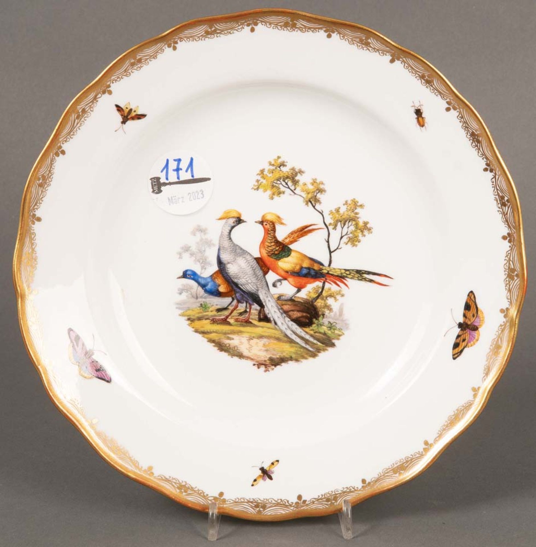 Teller. Meissen 19. Jh. Porzellan, bunt bemalt mit exotischen Vögeln, gesäumt von