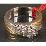 Damenring. 18 ct Gold, ca. 6,8 g, besetzt mit Brillanten, ca. 0,80 ct, Ringgröße 52.