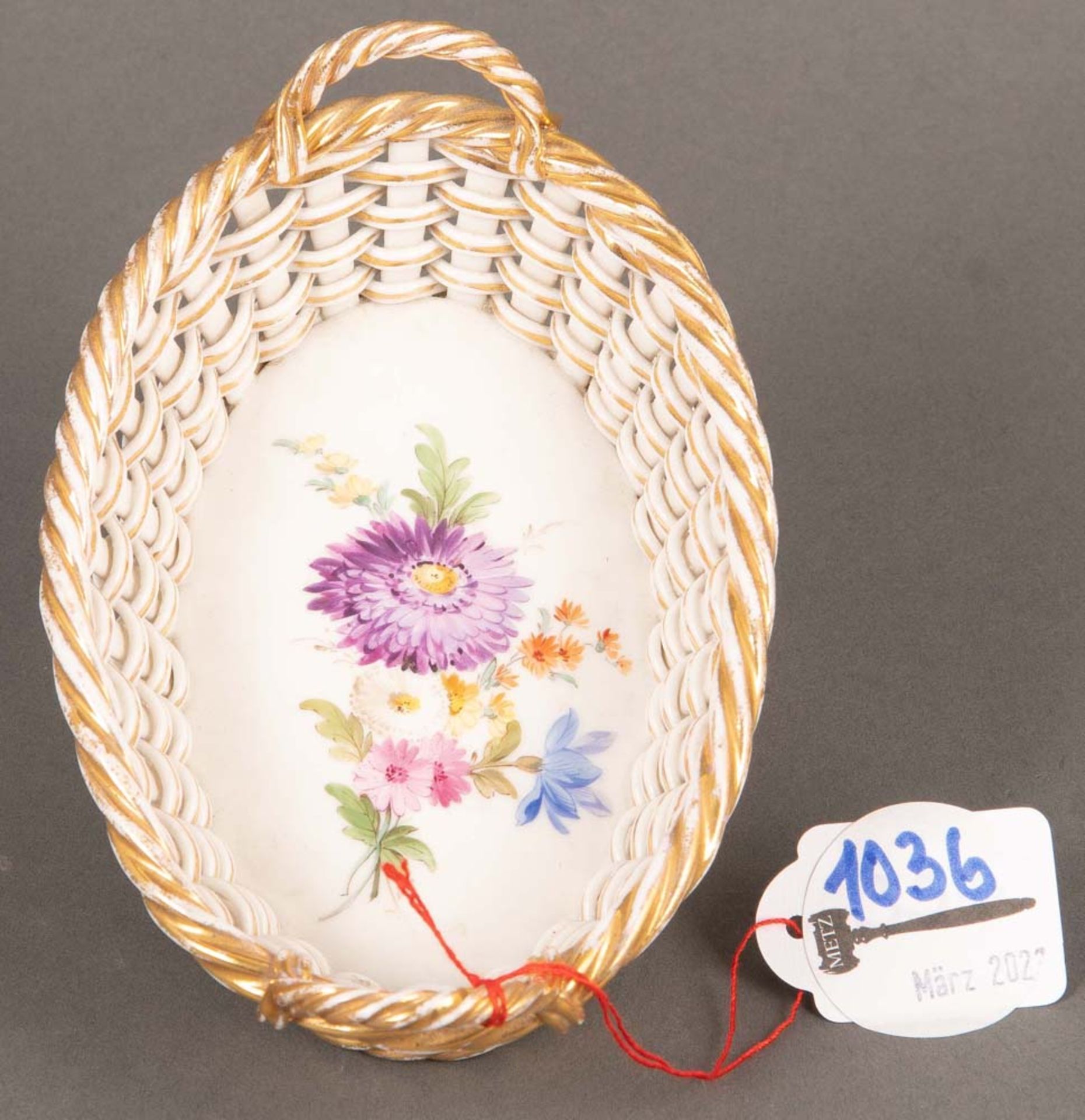 Ovaler Durchbruchskorb. Meissen 19. Jh. Porzellan, bunt floral bemalt, mit Goldrand, am Boden