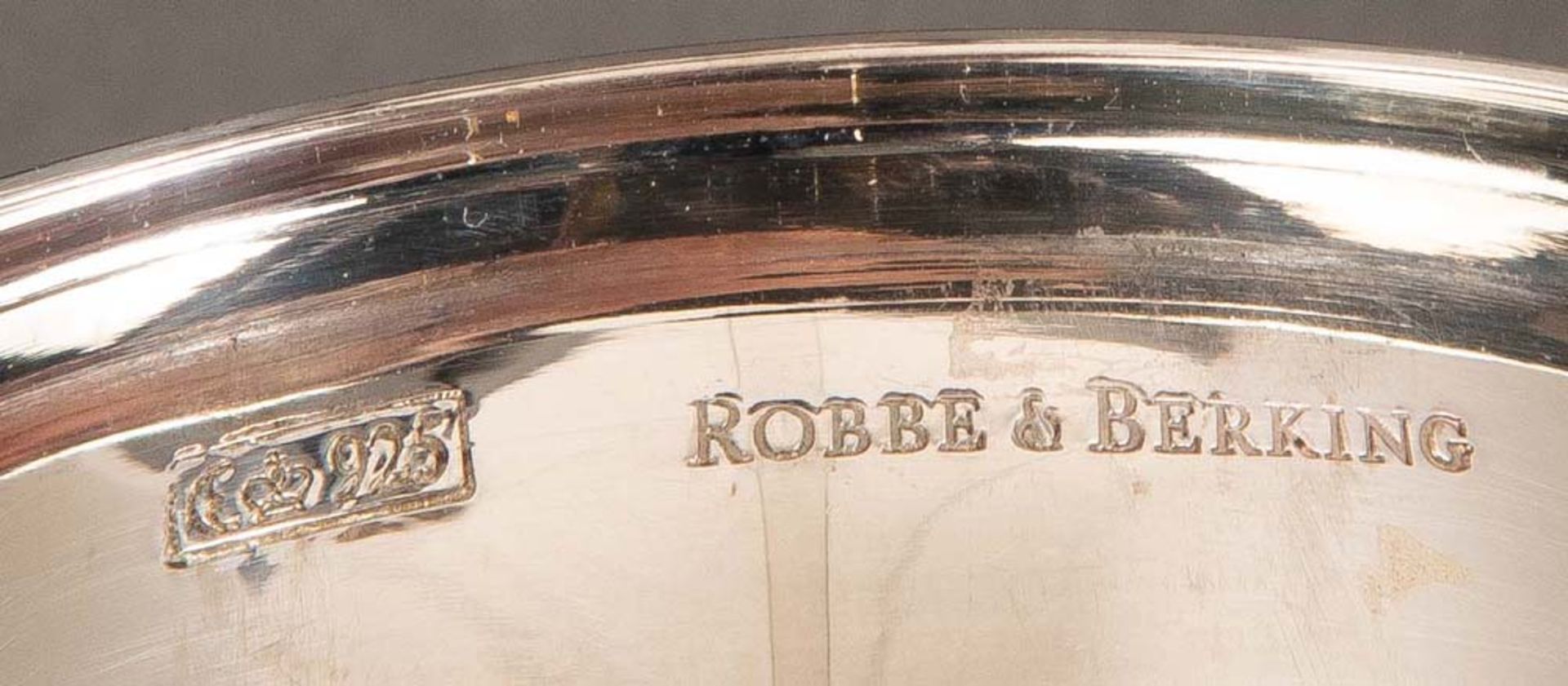 Gewürzbehälter. Robbe & Berking 20. Jh. 925er Sterlingsilber, ca. 343 g, im Holzgestell, H=6 cm, B= - Image 2 of 2