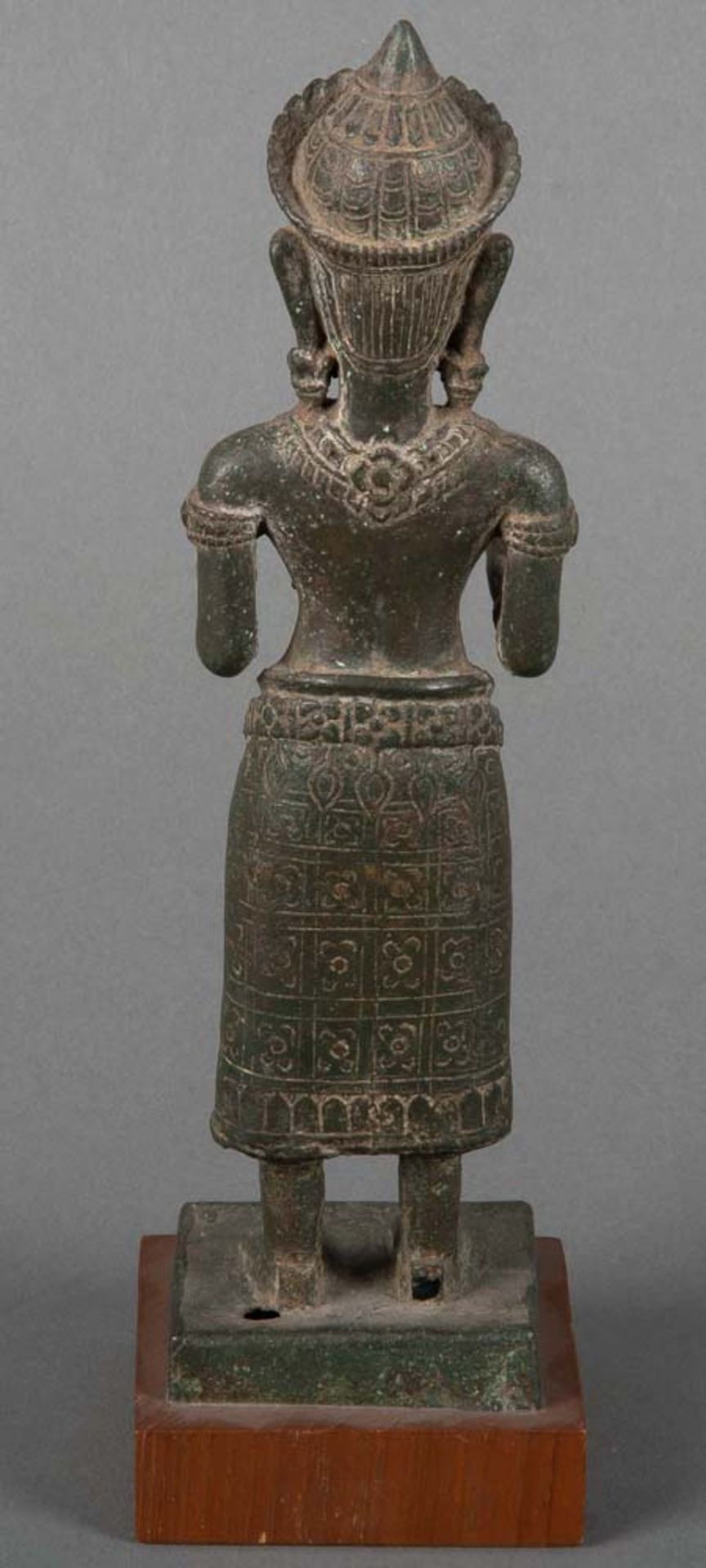Stehende Figur. Asien. Bronze, auf Sockel, H=22 cm. - Image 2 of 2