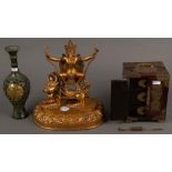Dreitlgs. Konvolut. Asien. Vase, Figur, Schränkchen. Bronze / Metall / Holz, 18 bis 30 cm.