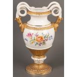 Schlangenhenkelvase. Meissen 20. Jh. Porzellan, bunt floral bemalt, mit Goldreliefdekor, am Boden