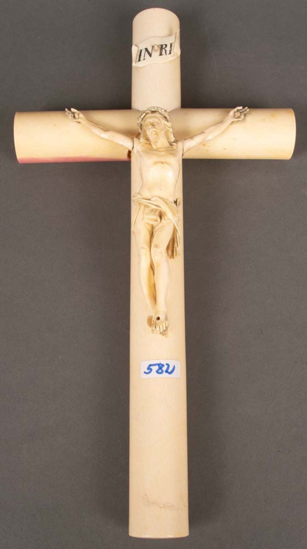 Kruzifix. Italien 19. Jh. Knochen, geschnitzt und aufwendig verarbeitet, H=34 cm, B=18 cm.