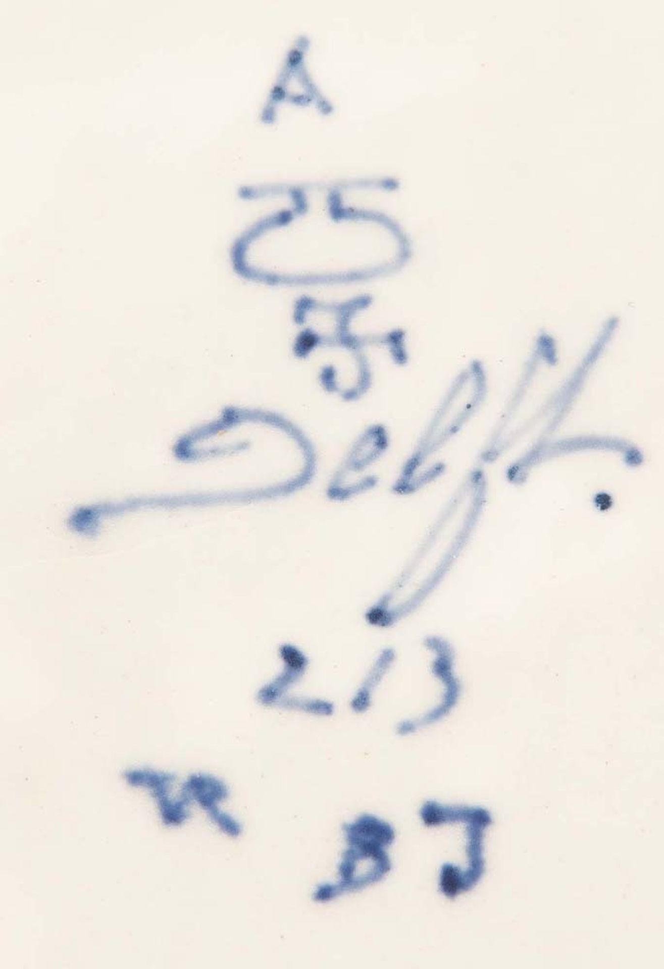 Siebentlgs. Konvolut. Delft u.a., 19./20. Jh. Fayence, unterglasurblau bemalt, am Boden teilw. - Bild 2 aus 2