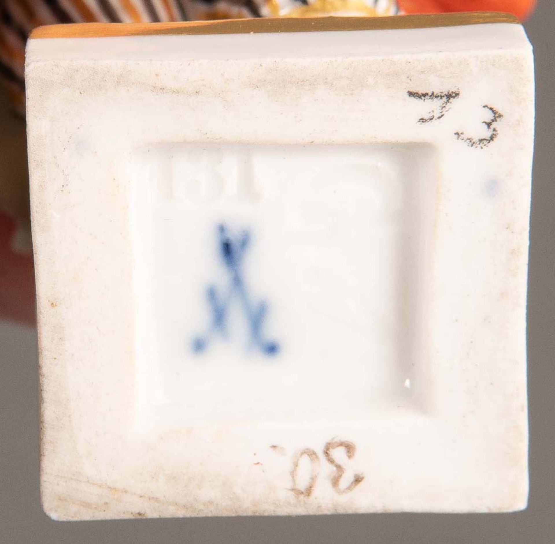 Gärtnerpaar. Meissen 19. Jh. Porzellan, bunt bemalt, am Boden blaue Schwertermarke, H=9,5 bzw. 10 - Bild 2 aus 2