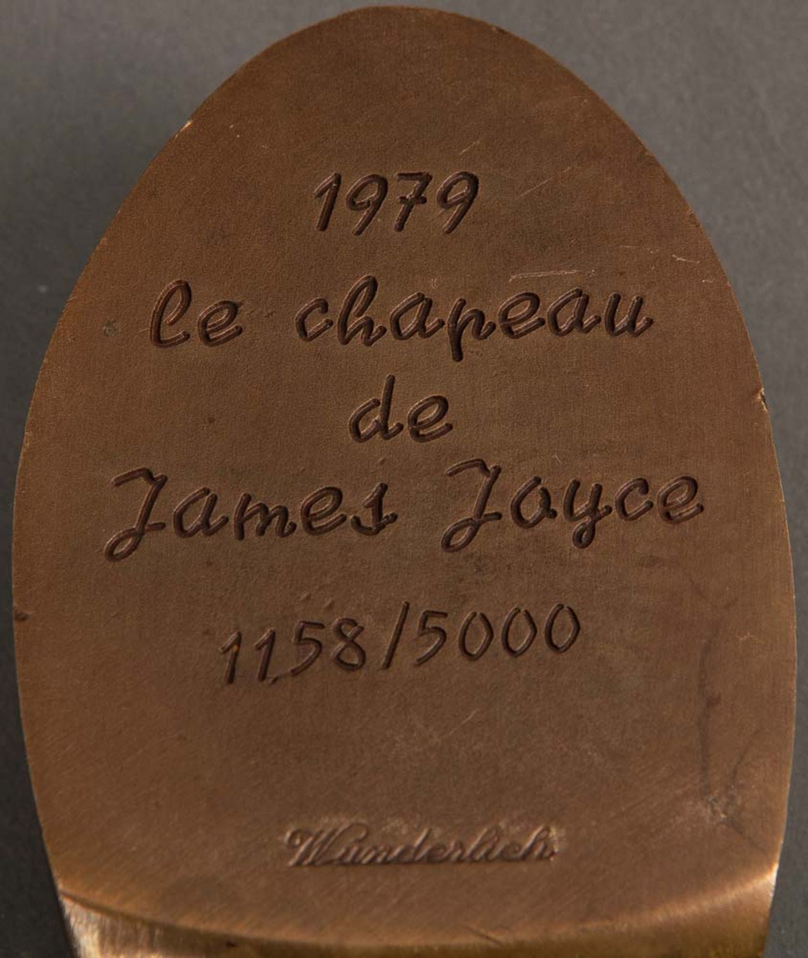 Paul Wunderlich (1927-2010). „Le chapeau de James Joyce“. Bronze, am Boden bez. „1979 le chapeau - Bild 2 aus 2