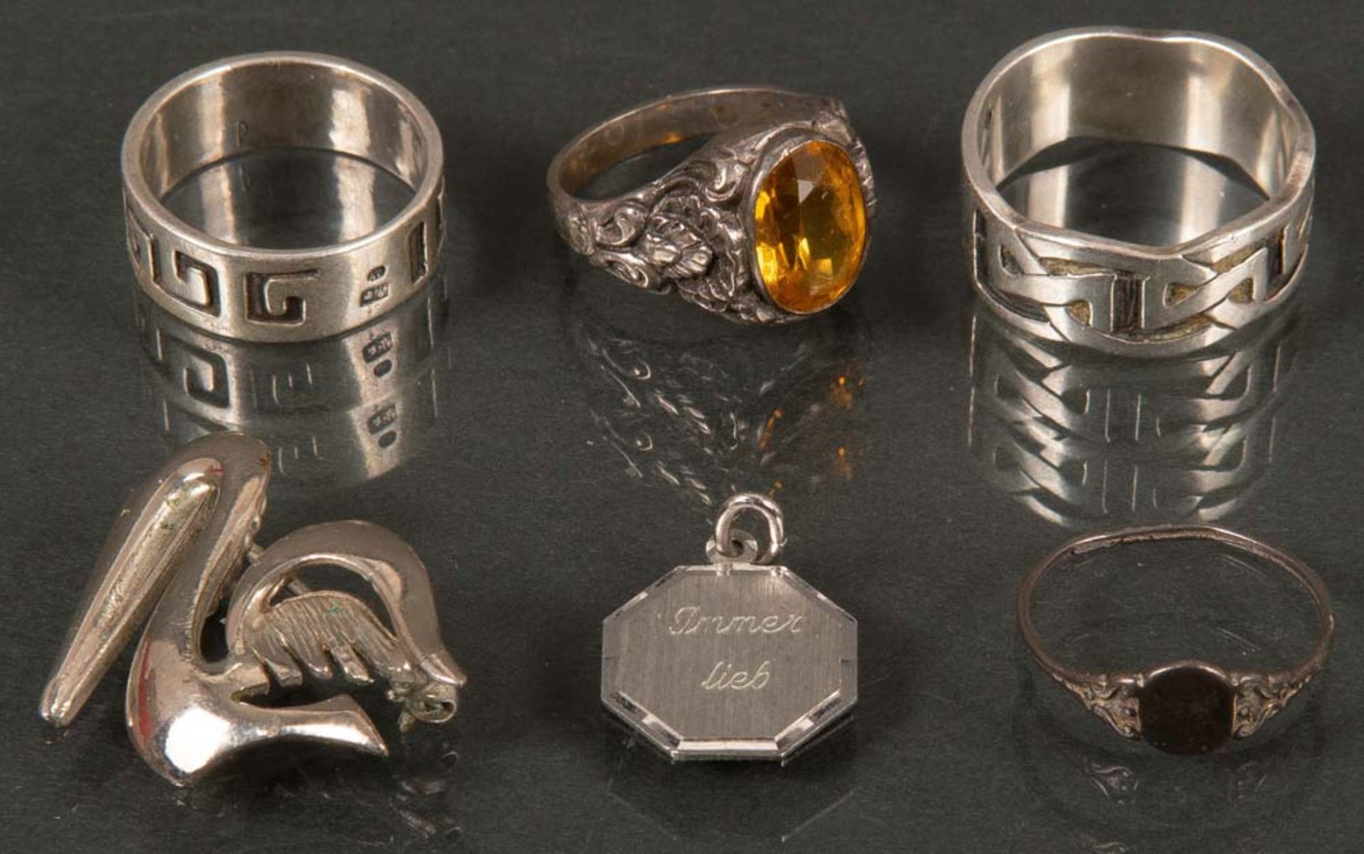 Konvolut Ringe, Anhänger und Brosche. Meist Silber, ca. 19 g, ein Stück besetzt mit Citrin.