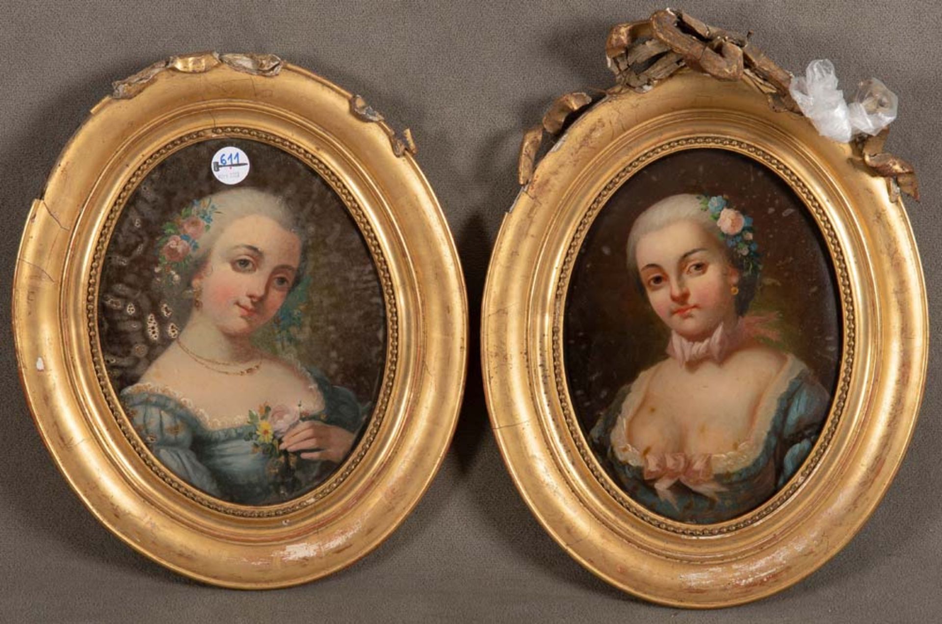 Maler des 18. Jhs. Zwei Damenportraits. Öl/Lw., auf Glas aufgeklebt, gerahmt, je 31,5 x 24 cm. (