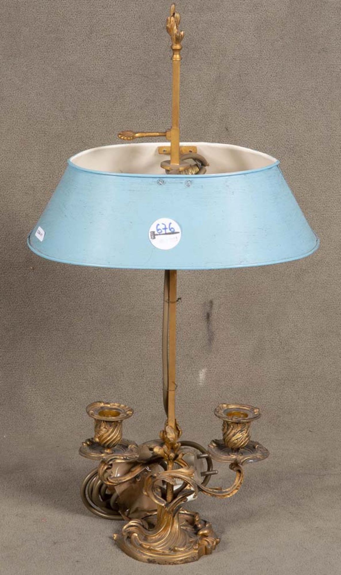Bouillotte-Lampe. Paris 19. Jh. Bronze, vergoldet, Metallschirm, in der Höhe verstellbar.