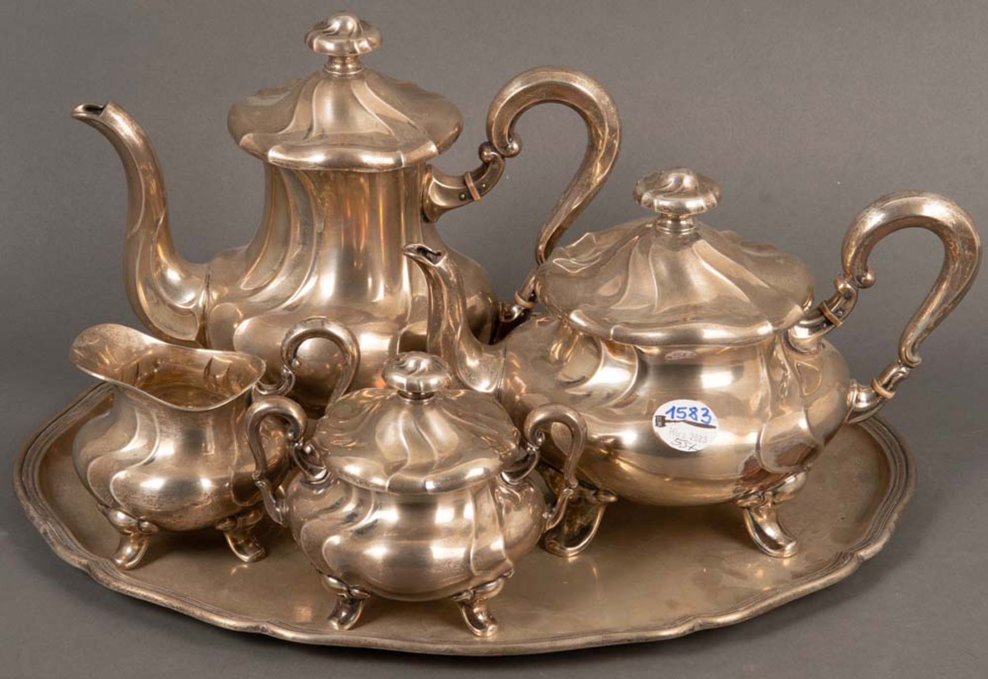 Fünftlgs. Kaffee-/Teeservice. Deutsch 1880. 830er Silber, ca. 3.020 g.