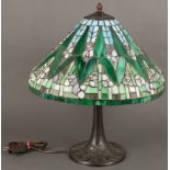 Tischlampe. USA. Bronzefuß, mit buntem Mosaik-Glasschirm, H=62 cm, D=47 cm. (Funktion ungeprüft) **