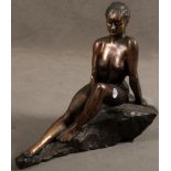 Bildhauer des 19./20. Jhs. Sitzender weiblicher Akt. Bronze, H=46 cm. **