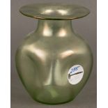 Jugendstil-Vase. Böhmen um 1900. Farbloses Glas, grün lüstrierend überfangen, H=14 cm.