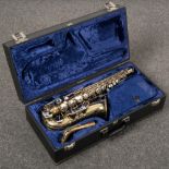 Saxophon in Original-Kasten. Ida Maria Grassi, Italien 20. Jh. Messing, seitl. bez., H=68 cm. (