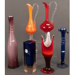 Sechs verschiedene Vasen und Karaffen. Italien 20. Jh. Farbloses Glas, farbig überfangen, H=27 bis
