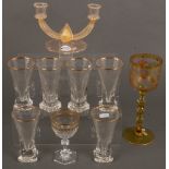 Konvolut Glas. Deutsch 20. Jh. Farbloses Glas, teilw. kaltgold bemalt bzw. mit Einschmelzungen, H=12