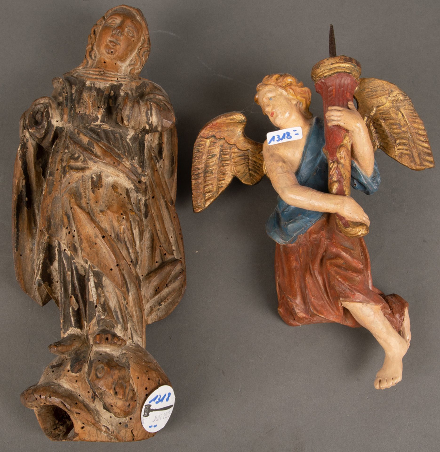 Leuchterengel und „Maria vom Siege“. Deutsch 18. Jh. Holz, geschnitzt, auf Kreidegrund farbig