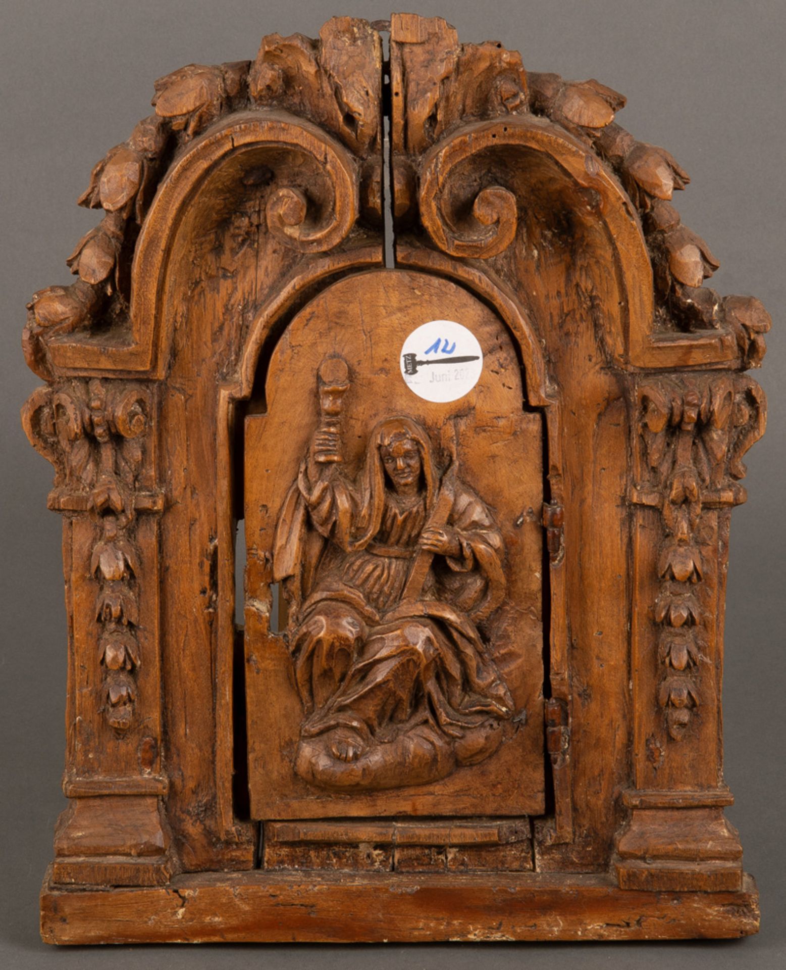 Tabernakeltür. Italien 17. Jh. Holz, geschnitzt, gebogter Rahmen mit seitlichen Säulen, H=36 cm, B=