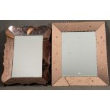 Zwei Spiegel. Italien 20. Jh. Glasrahmen, geschliffen, H=82 x 66 cm bzw. 80 x 58 cm. (einer
