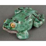 Ruhender Frosch Fulda 1760 Naturalistisch modelliert und staffiert. Fayence, ohne Marke. H=4,1 cm,