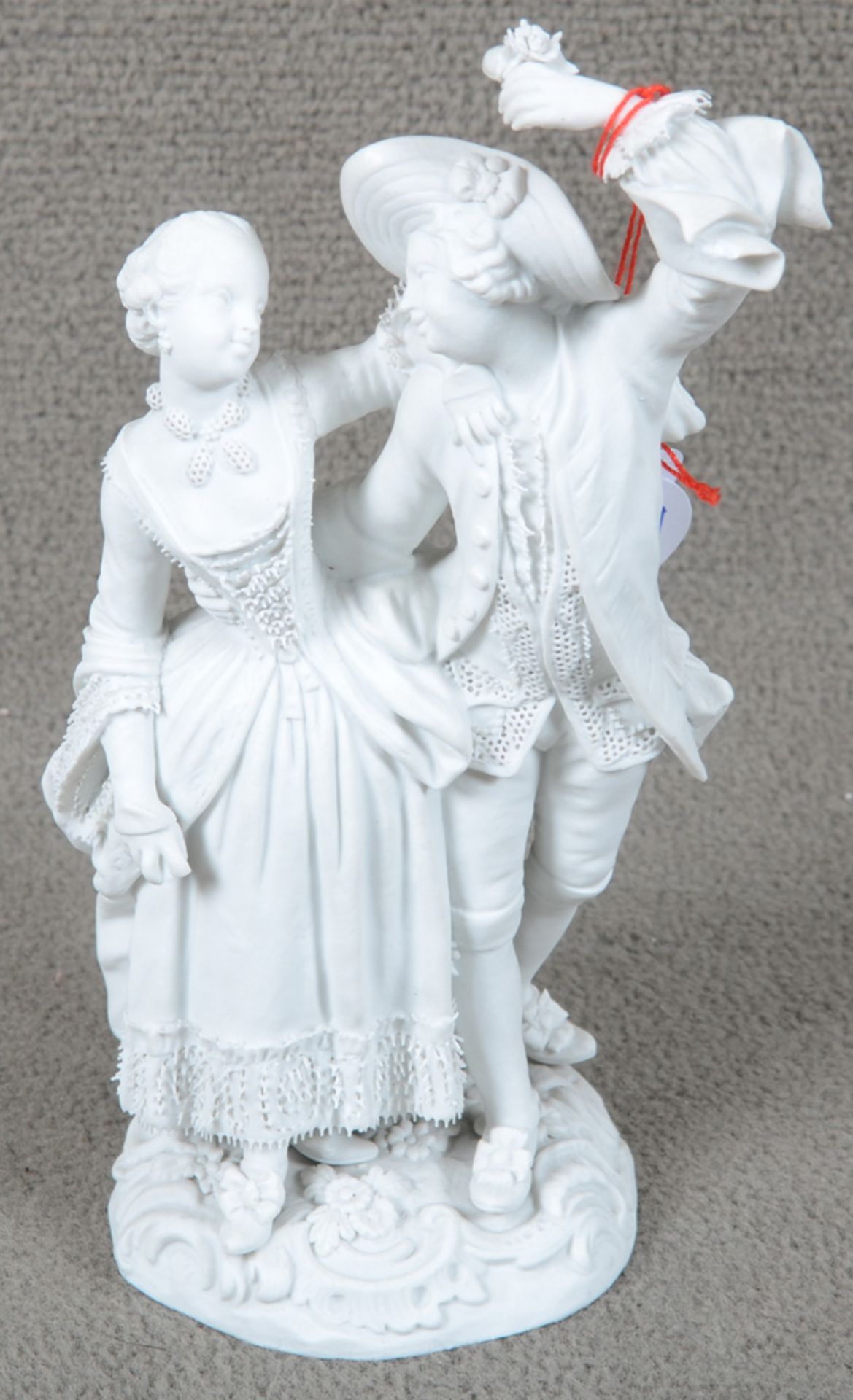 Tanzendes Gärtnerpaar. Meissen 19. Jh. Weißes Bisquitporzellan, am Boden eingepresste Schwertermarke