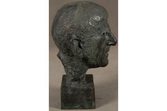 Wieland Förster (*1930). Porträtkopf des Dichters Jan Skácel (1922-1989). Bronze, auf - Bild 2 aus 5