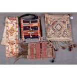 Vier orientalische Textilien: Ein Wandbehang, Seidenstickerei mit Pailletten (147 x 14 cm); eine