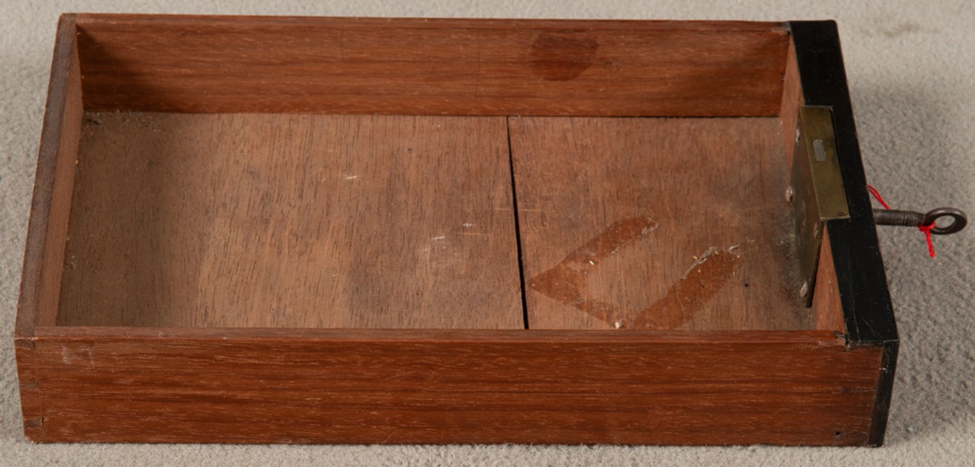 Modell-Breakfront-Sideboard. England um 1825. Massiv Mahagoni, teilw. furniert, an den Ecken - Image 4 of 6